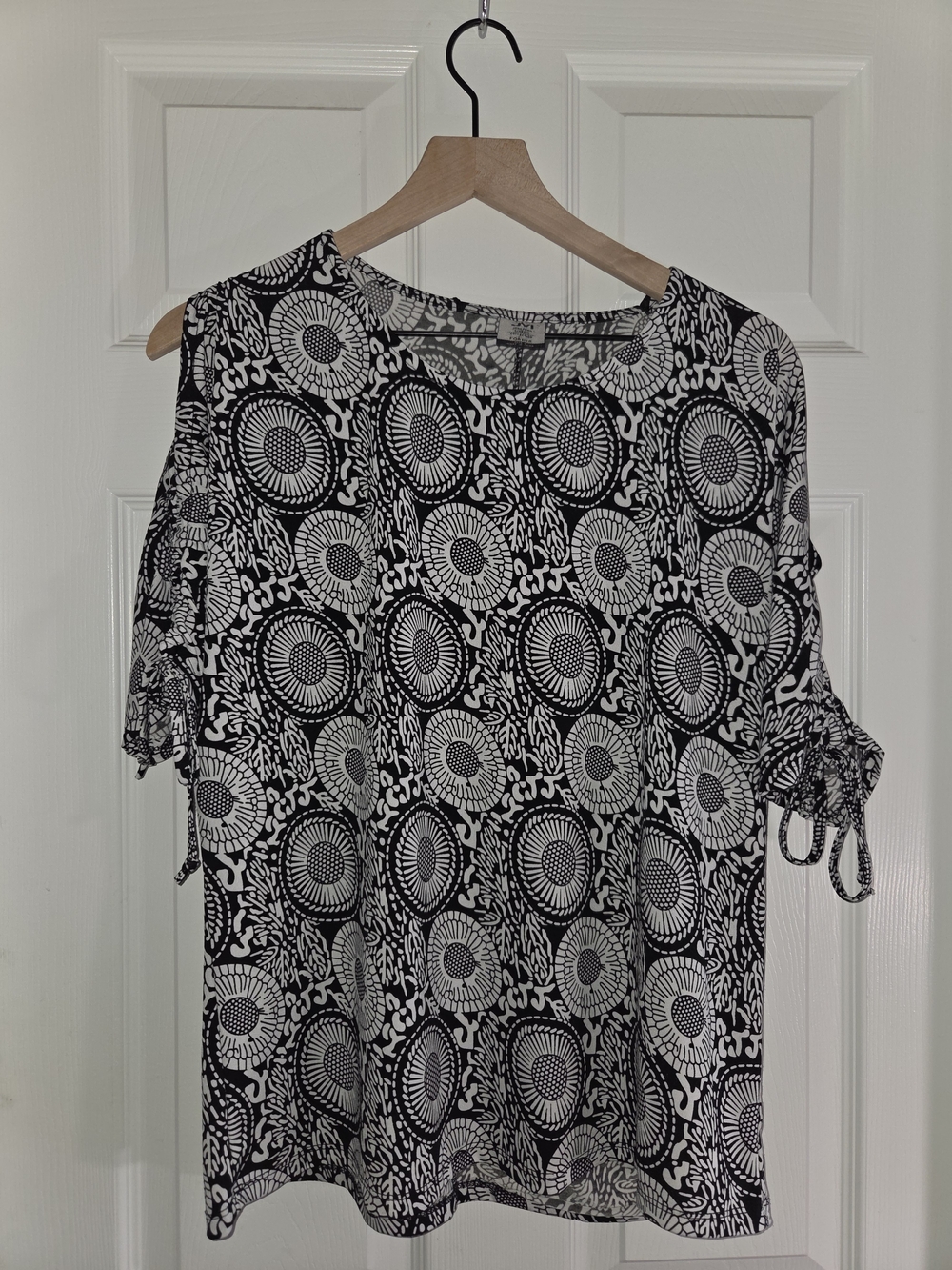 jonathan martin Black & White Printed Cold-Shoulder Blouse
